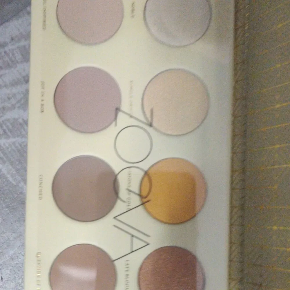 ZOEVA Blanc Fusion Eyeshadow Palette Pressed Powder Joy in a Box Conched Gold